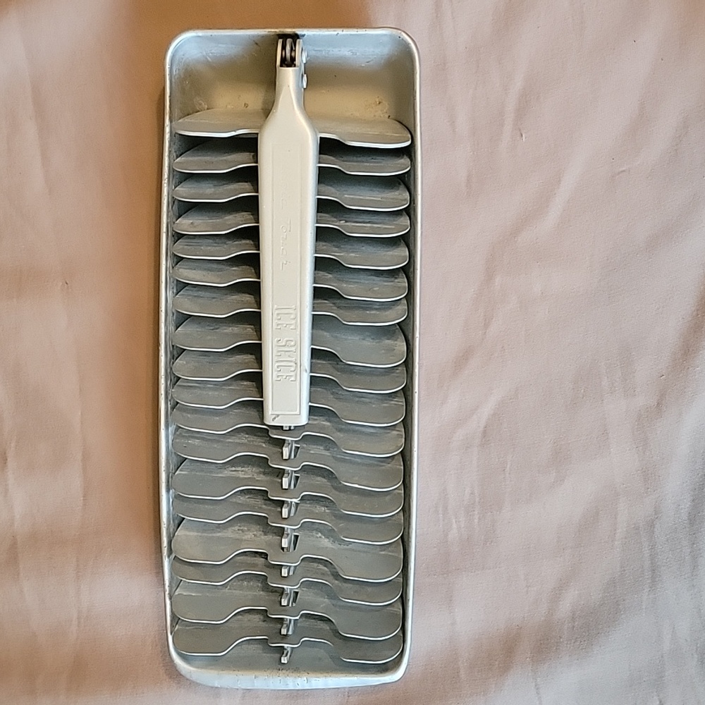 VINTAGE ICE TRAY